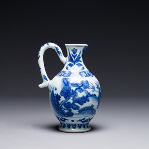 Verseuse en porcelaine de Chine en bleu et blanc à décor de figures dans un paysage, époque Transition — photo 3