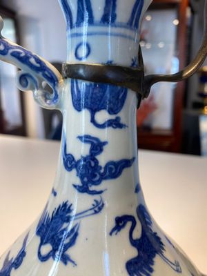 Verseuse en porcelaine de Chine en bleu et blanc à décor de grues parmi des nuages, marque Chang Ming Fu Gui 長命富貴, Ming — photo 6