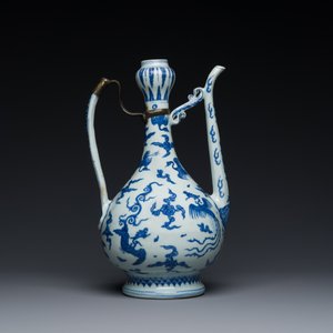 Verseuse en porcelaine de Chine en bleu et blanc à décor de grues parmi des nuages, marque Chang Ming Fu Gui 長命富貴, Ming — photo 4