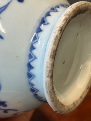 Verseuse en porcelaine de Chine en bleu et blanc à décor de paysage, époque Transition — photo 13