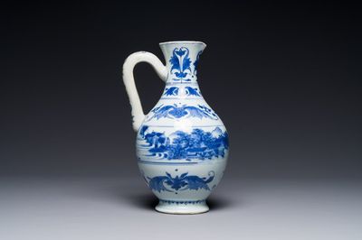 Verseuse en porcelaine de Chine en bleu et blanc à décor de paysage, époque Transition