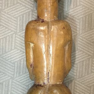 Verzameling Afrikaanse Pende figuren, armbanden, wapens en een fotoalbum, 19e-20e eeuw — foto 7