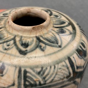 Vier blauw-witte Annamese vazen en een schotel, Vietnam, 14/16e eeuw — foto 19