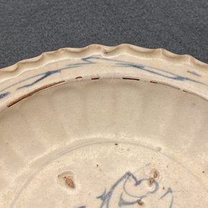 Vier blauw-witte Annamese vazen en een schotel, Vietnam, 14/16e eeuw — foto 9