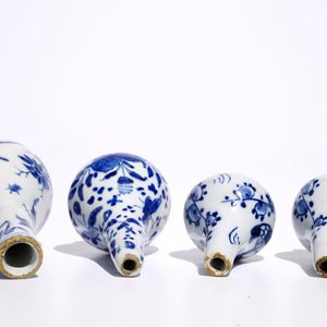 Vier blauw-witte Delftse miniatuurvaasjes, 17/18e eeuw — foto 5