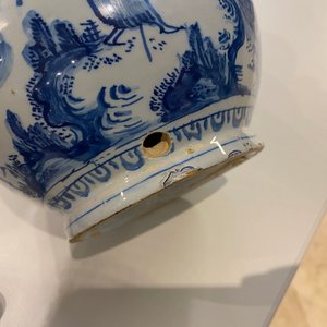 Vier blauw-witte Delftse vazen, 17/18e eeuw — foto 12