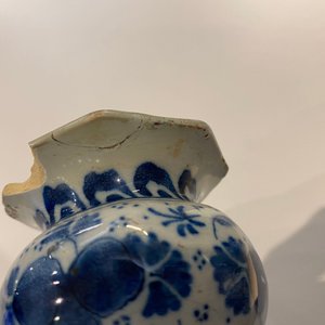Vier blauw-witte Delftse vazen, 17/18e eeuw — foto 15