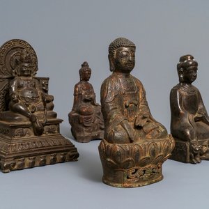 Vier bronzen figuren van Boeddha in diverse poses, China, Japan en Korea, 18/19e eeuw — foto 1
