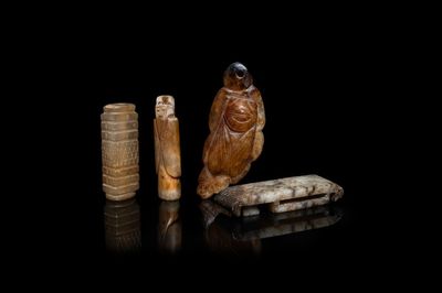 Vier Chinese archaïsche snijwerken in jade, 19/20e eeuw