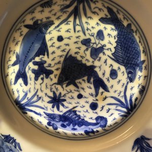 Vier Chinese blauw-witte borden met vissen, Kangxi merk en periode — foto 12