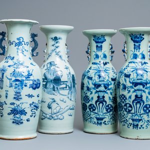 Vier Chinese blauw-witte celadon vazen, 19e eeuw — foto 1
