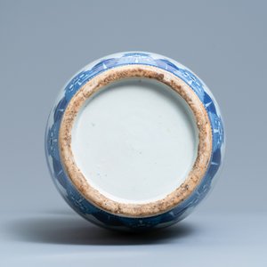 Vier Chinese blauw-witte en celadon vazen, 19e eeuw — foto 7