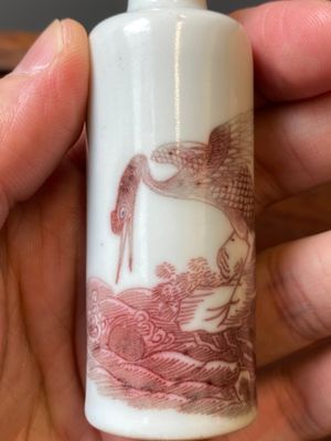 Vier Chinese blauw-witte en koperrode snuifflessen, 19e eeuw — foto 23