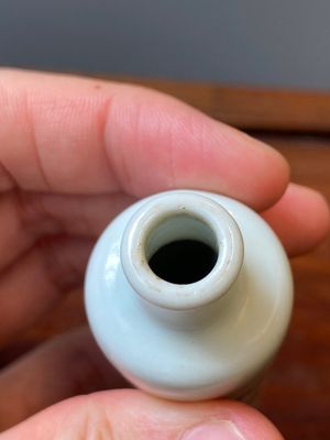 Vier Chinese blauw-witte en koperrode snuifflessen, 19e eeuw — foto 28