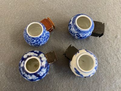 Vier Chinese blauw-witte en koperrode vogelvoederbakjes, 19e eeuw — foto 1
