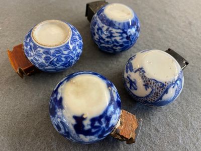 Vier Chinese blauw-witte en koperrode vogelvoederbakjes, 19e eeuw — foto 3