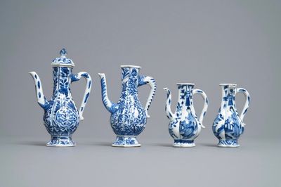 Vier Chinese blauw-witte kannen, Kangxi