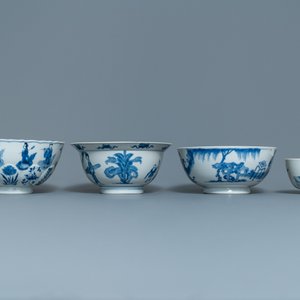 Vier Chinese blauw-witte kommen, Chenghua en Xuande merken, Kangxi — foto 3