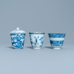 Vier Chinese blauw-witte koppen en schotels en drie grote koppen, Kangxi/Qianlong — foto 12