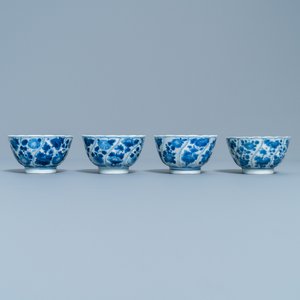 Vier Chinese blauw-witte koppen en schotels en drie grote koppen, Kangxi/Qianlong — foto 5