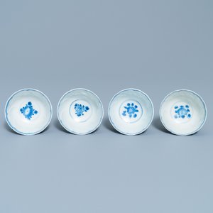 Vier Chinese blauw-witte koppen en schotels en drie grote koppen, Kangxi/Qianlong — foto 9
