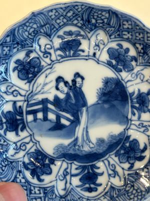 Vier Chinese blauw-witte koppen en schotels en een Imari-stijl scheerkom, Kangxi Qianlong — foto 10
