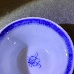 Vier Chinese blauw-witte koppen en schotels, Kangxi — foto 13
