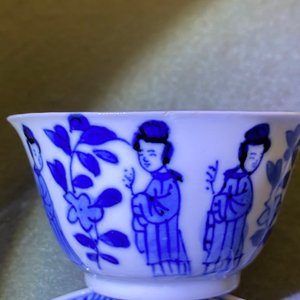 Vier Chinese blauw-witte koppen en schotels, Kangxi — foto 31