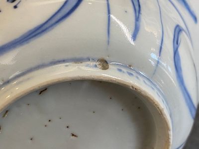 Vier Chinese blauw-witte kraakporseleinen klapmutskommen, Wanli — foto 9