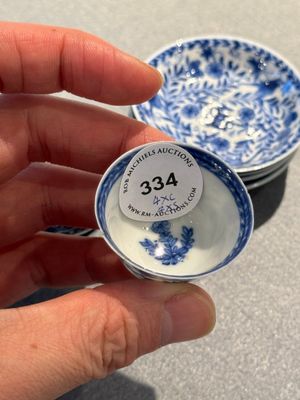 Vier Chinese blauw-witte miniatuur koppen en schotels, vlinder merk, Kangxi — foto 3