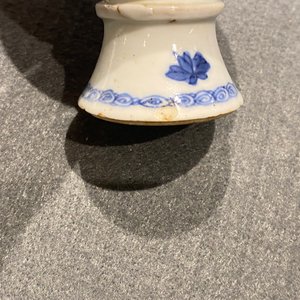Vier Chinese blauw-witte miniatuur vazen en een huqqa basis, Kangxi — foto 21