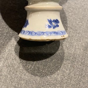Vier Chinese blauw-witte miniatuur vazen en een huqqa basis, Kangxi — foto 22