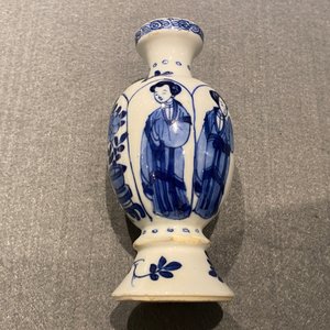 Vier Chinese blauw-witte miniatuur vazen en een huqqa basis, Kangxi — foto 23