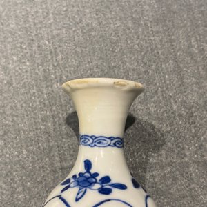 Vier Chinese blauw-witte miniatuur vazen en een huqqa basis, Kangxi — foto 8