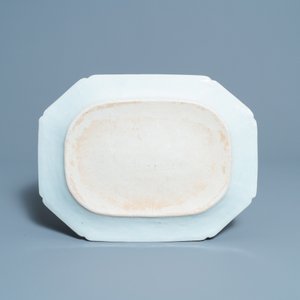 Vier Chinese blauw-witte octagonale schotels met herten, Qianlong — foto 7
