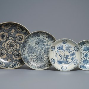 Vier Chinese blauw-witte schotels, Hongzhi — foto 1