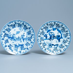 Vier Chinese blauw-witte schotels met dames in een landschap, Kangxi/Yongzheng — foto 2