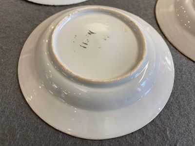 Vier Chinese blauw-witte schotels met vogels bij een pagode, ex-coll. Augustus de Sterke, Kangxi — foto 3