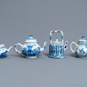 Vier Chinese blauw-witte theepotten met deksels, Kangxi — foto 4