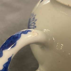 Vier Chinese blauw-witte theepotten met deksels, Kangxi — foto 9