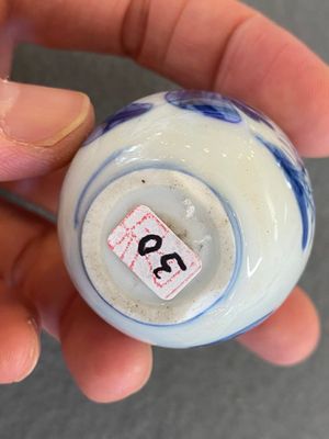 Vier Chinese blauw-witte vaasjes, Kangxi en later — foto 12