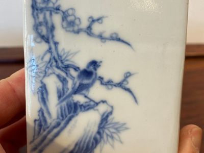 Vier Chinese blauw-witte vaasjes, Kangxi en later — foto 10