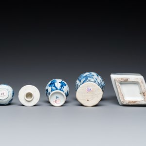 Vier Chinese blauw-witte vaasjes, Kangxi en later — foto 7