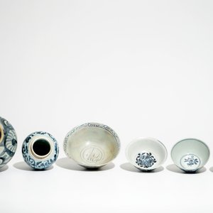 Vier Chinese blauwwitte kommen en twee potten, Ming — foto 7