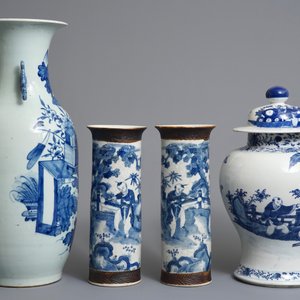 Vier Chinese blauwwitte vazen, 19e eeuw — foto 2