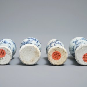Vier Chinese blauwwitte vazen met floraal decor, Hatcher cargo, Transitie periode — foto 5