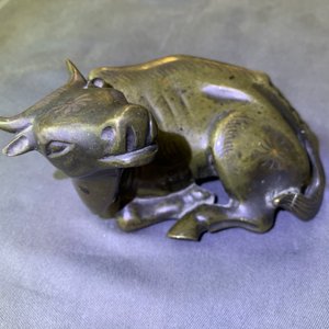 Vier Chinese bronzen scrollgewichten, 18/19e eeuw — foto 10