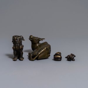 Vier Chinese bronzen scrollgewichten, 18/19e eeuw — foto 4
