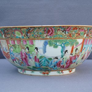 Vier Chinese Canton famille rose, blauwwitte en Imari-stijl kommen, 18/19e eeuw — foto 17