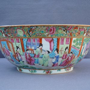 Vier Chinese Canton famille rose, blauwwitte en Imari-stijl kommen, 18/19e eeuw — foto 18